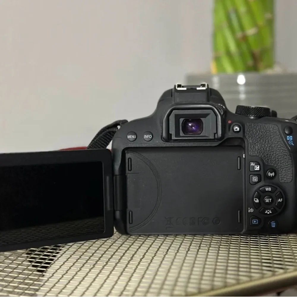 Canon EOS Rebel T7i